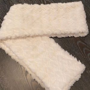 Betsy Johnson white Infinity scarf